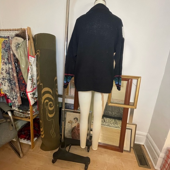 SOLD VTG Kitty Hawk by Vivian Wang Knitted Floral Sweater, circa 1980 - Picture 4 of 7